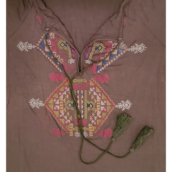 🆕️ Embroidered Peasant Style Top With Tassels 🆕️ - Picture 2 of 3